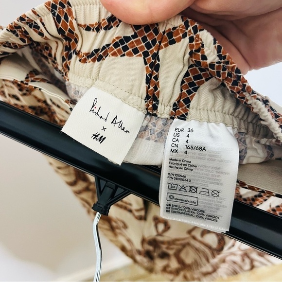 Richard Allen x H&M Pattern Long Line Elastic Waist Flowy Crop Pants Size 4 - Picture 5 of 6